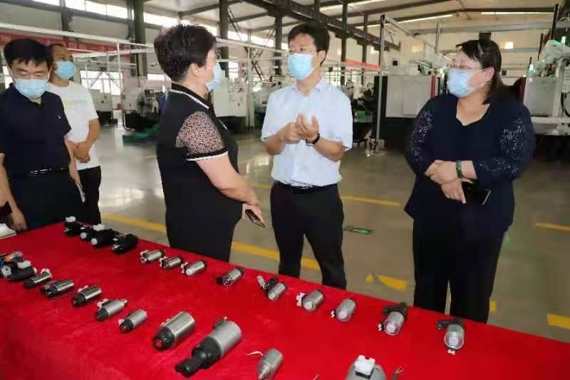 大鸡巴操淫穴视频安阳市市长高永一行莅临我公司参观调研